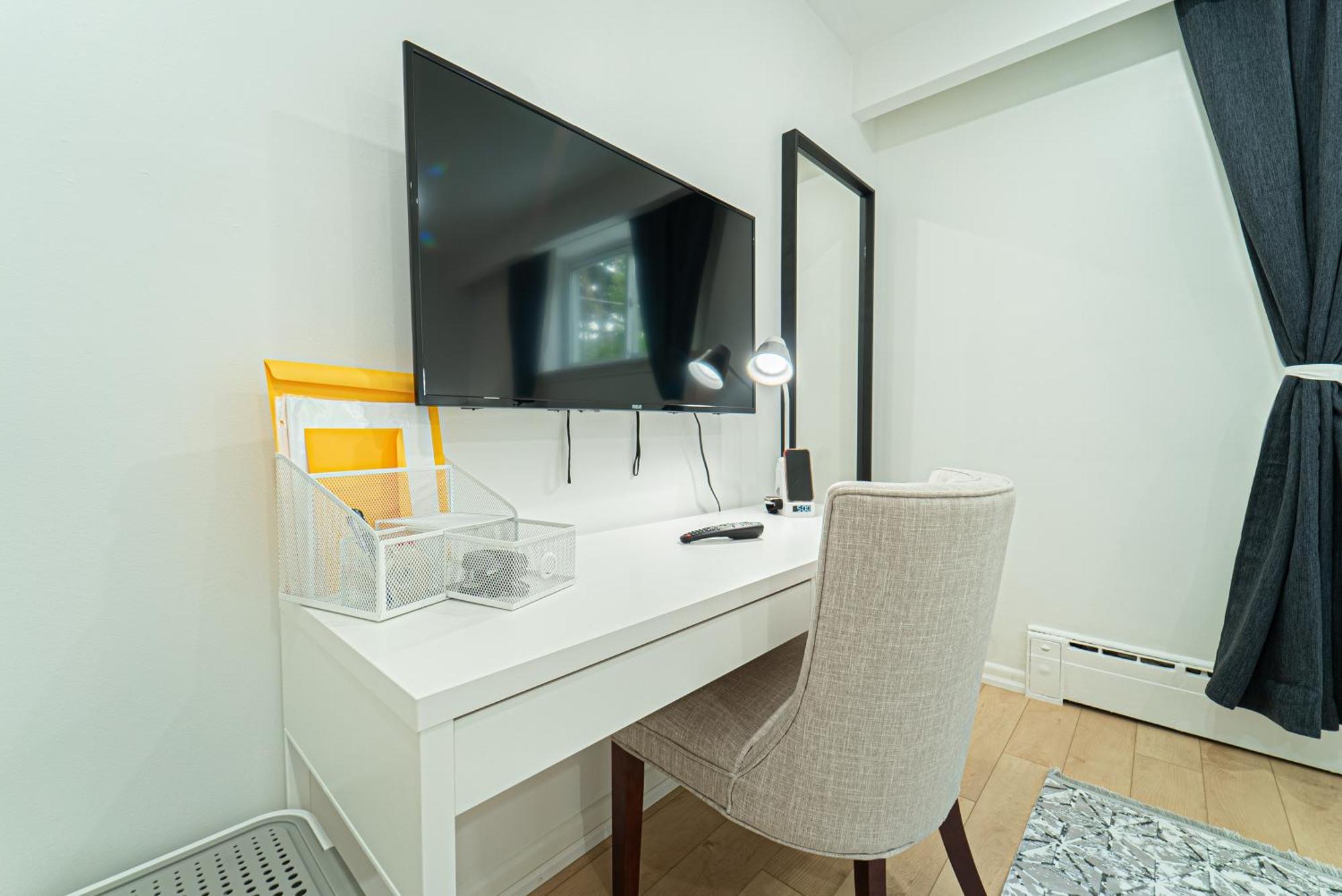 Quiet & Comfortable Double Private Room, Free Parking 토론토 외부 사진