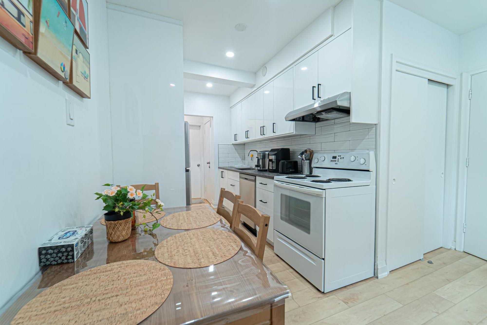 Quiet & Comfortable Double Private Room, Free Parking 토론토 외부 사진