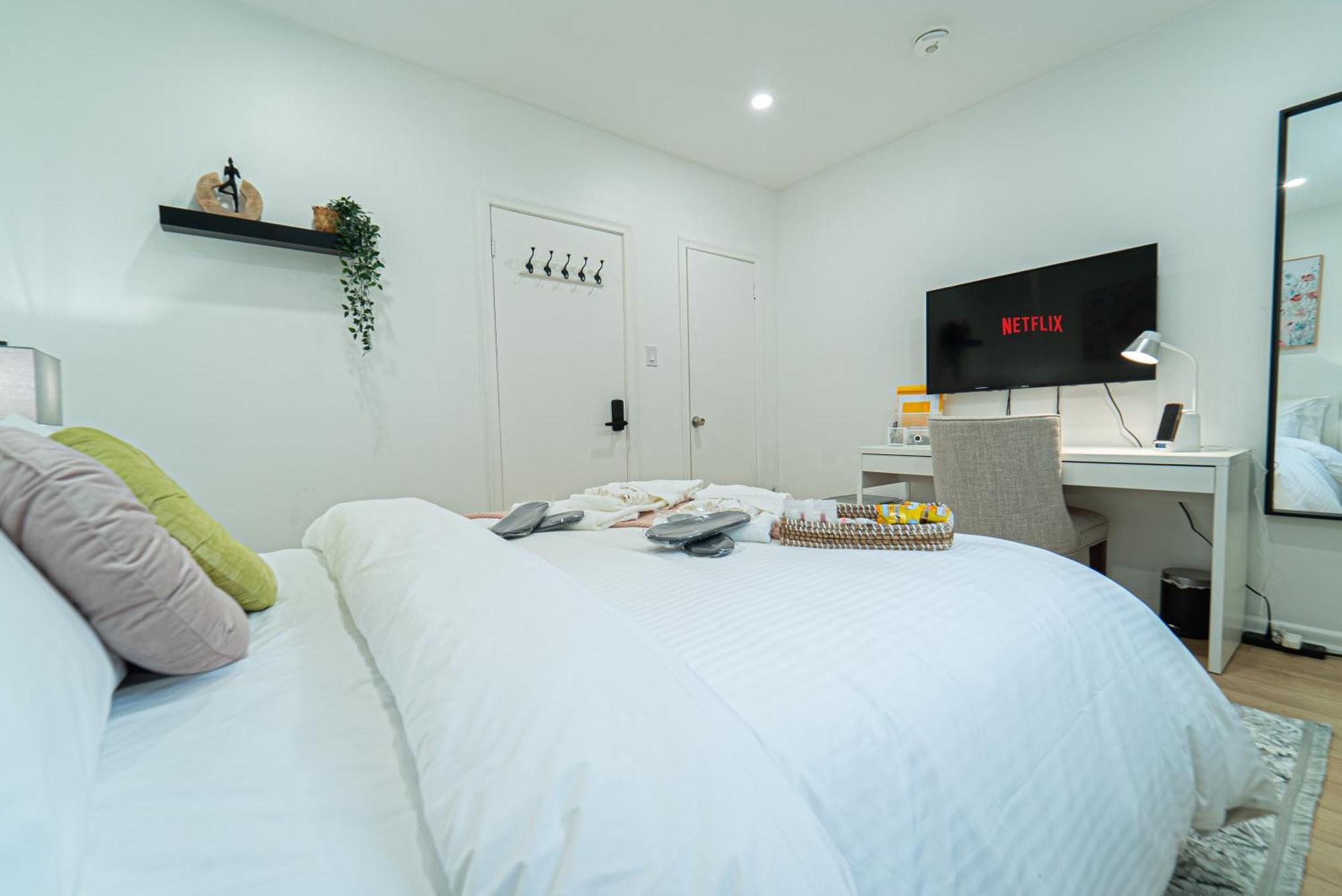 Quiet & Comfortable Double Private Room, Free Parking 토론토 외부 사진