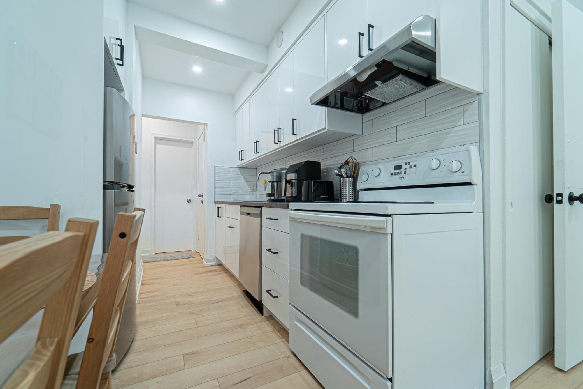 Quiet & Comfortable Double Private Room, Free Parking 토론토 외부 사진
