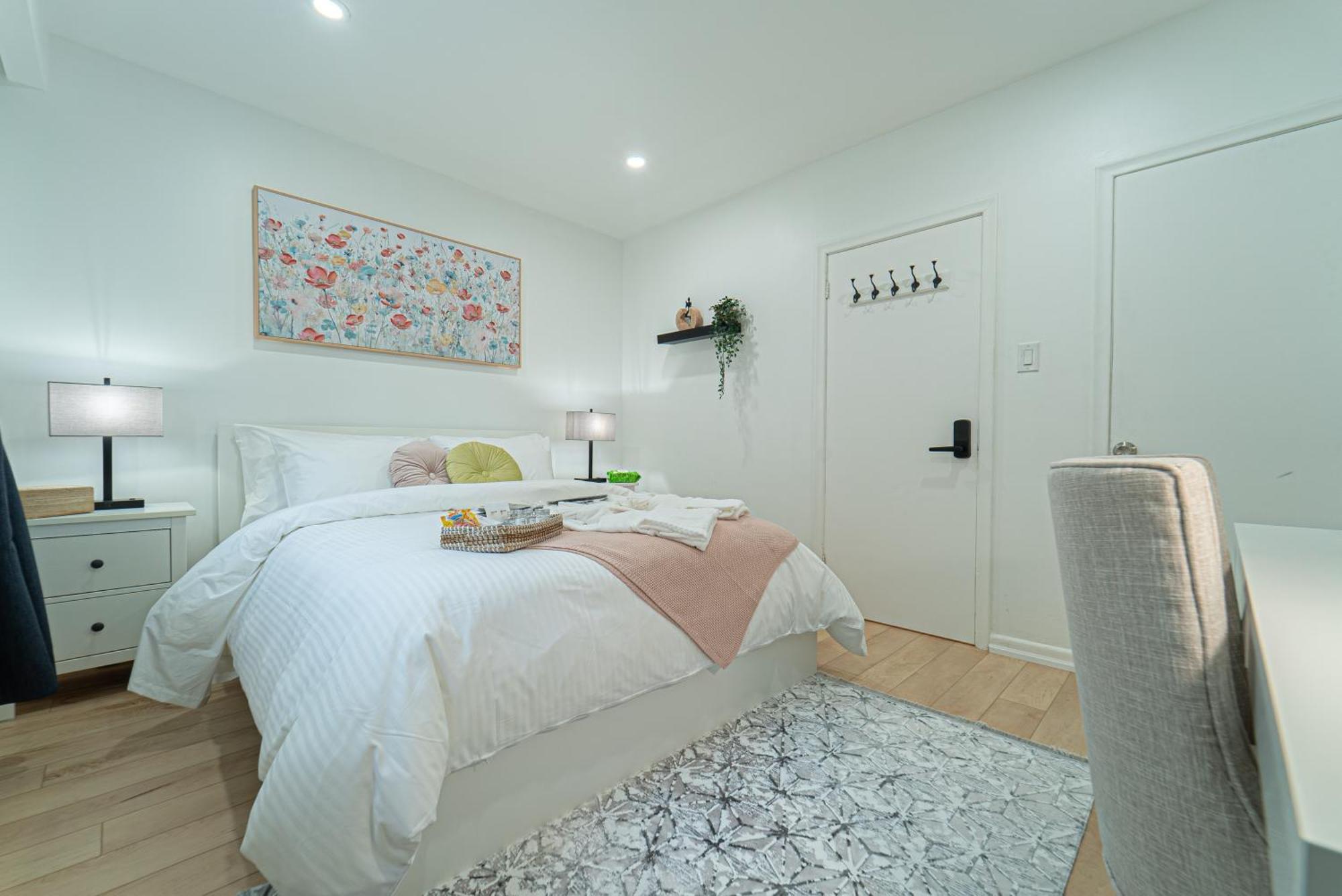 Quiet & Comfortable Double Private Room, Free Parking 토론토 외부 사진